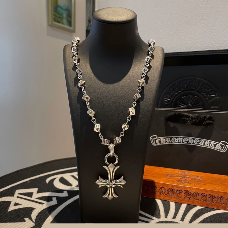 Ch**me He**ts necklaces